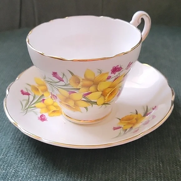 Tea cup - Picture 1 of 7